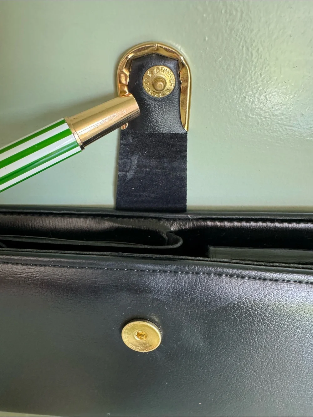 Vintage Aristocrat Fifth avenue genuine leather black wallet with gold hardware